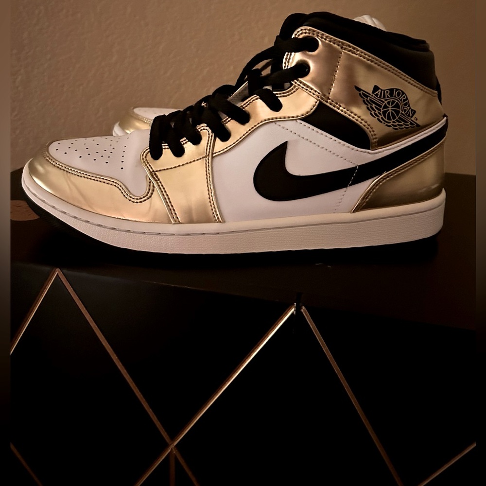 Nike Air Jordan 1 Mid Metallic Gold/Black -10.5
